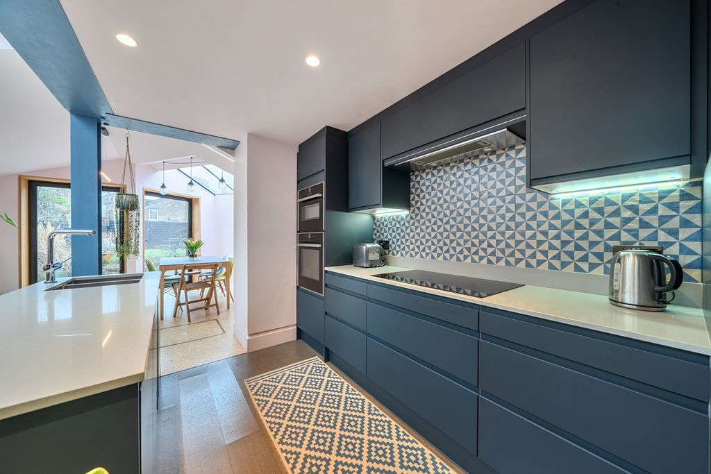 Property photo 1 of 18 1414556-12-698F46...