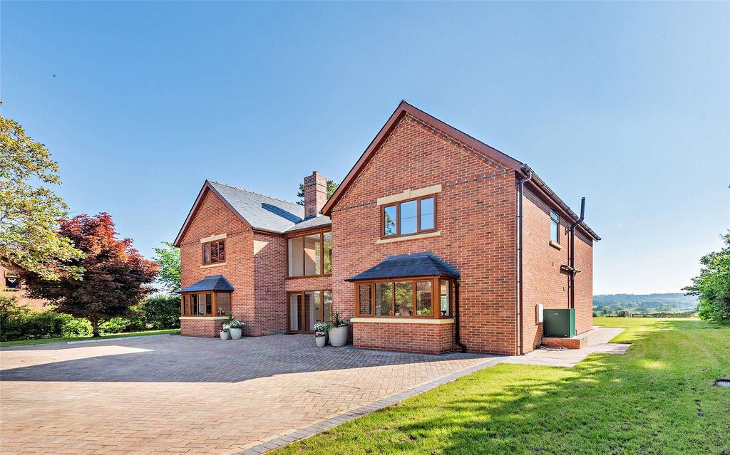 Property photo 3 of 29 Bank Villa Gardens
