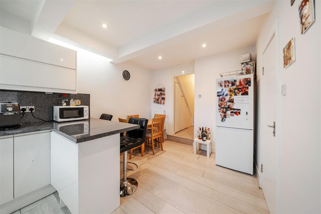 Property photo 3 of 12 1409780-12-698c6B419Bc06.Jpg