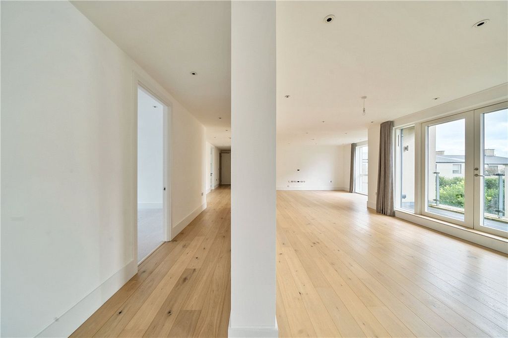 Property photo 3 of 13 Picture No. 27