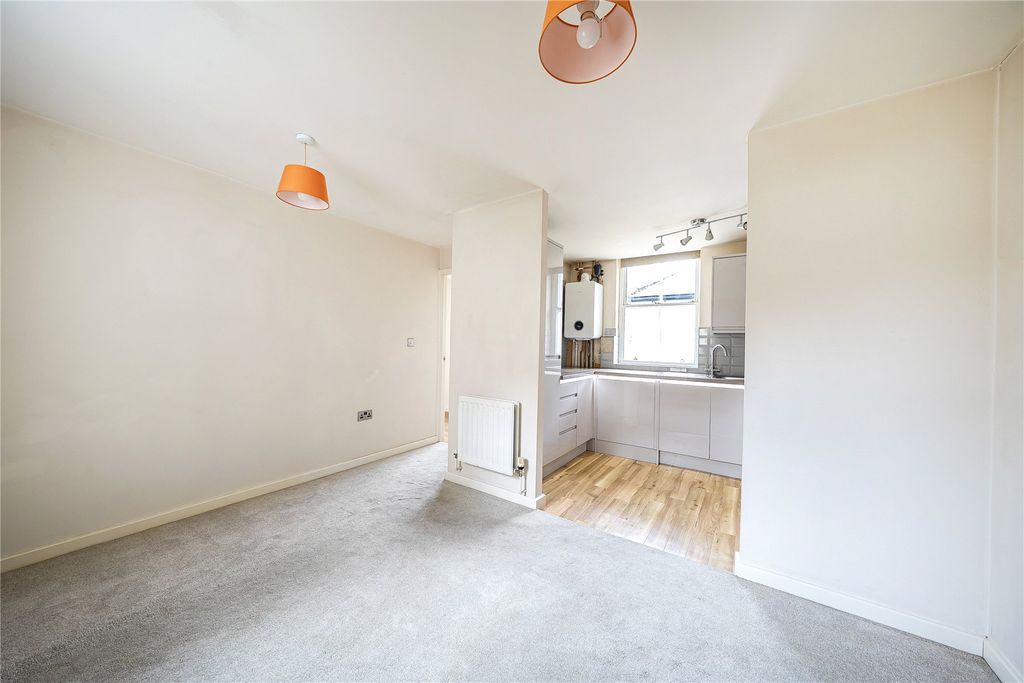 Property photo 3 of 16 Picture No. 02