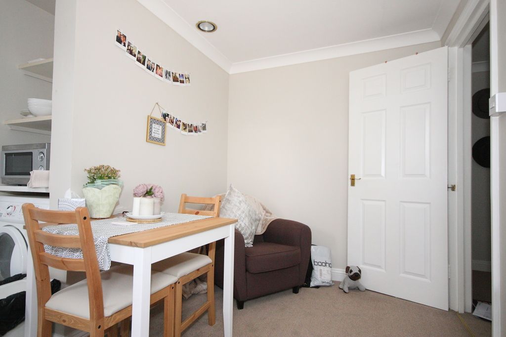 Property photo 3 of 6 Dining Area