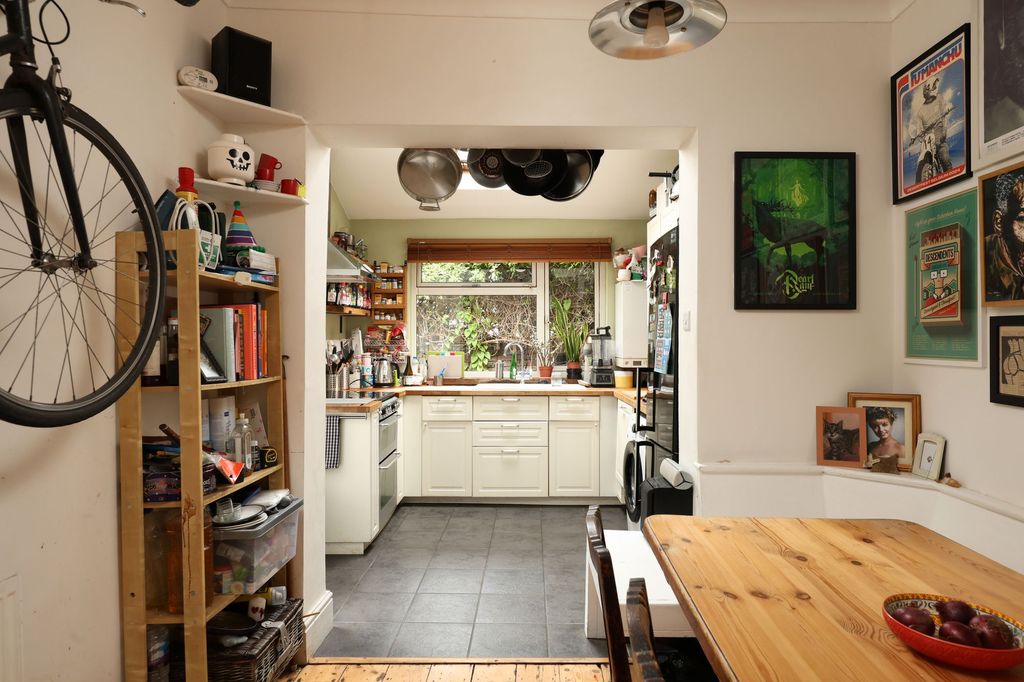 Property photo 3 of 12