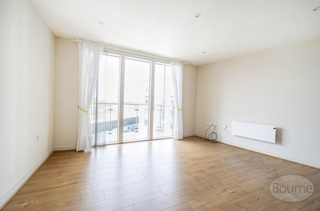 Property photo 3 of 12 82319922-d9d7-45B...