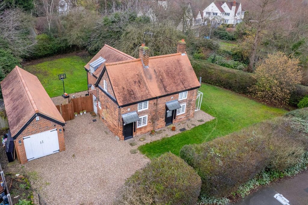 Property photo 2 of 18 Front (Exterior)