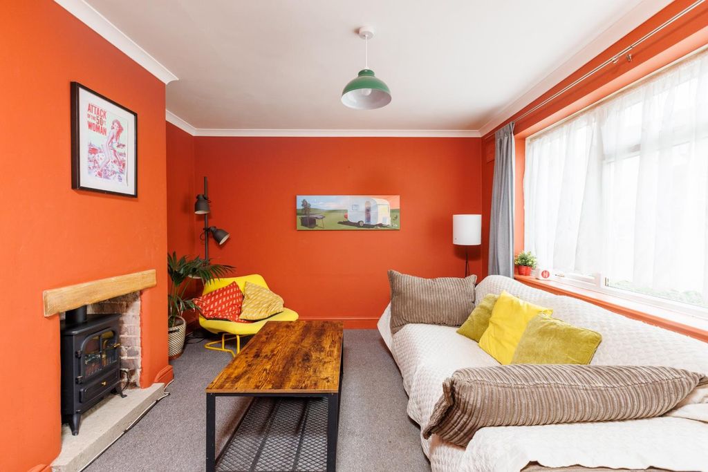 Property photo 3 of 25 4 Perrott Road-15.Jpg