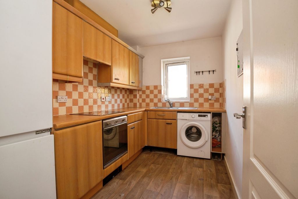 Property photo 3 of 12 Separate Kitchen