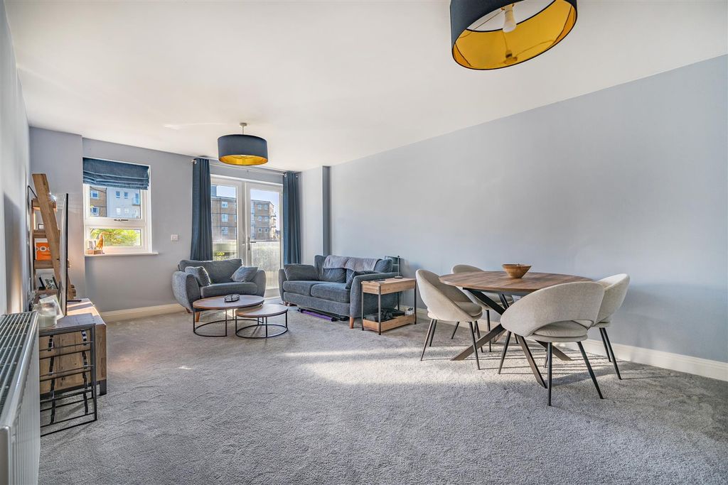 Property photo 2 of 11 Open Plan