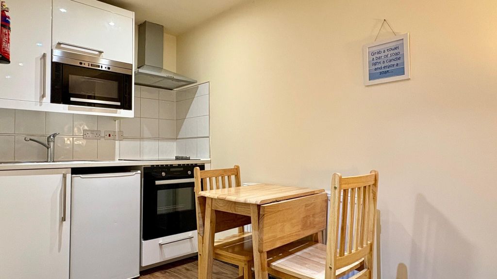 Property photo 2 of 6 Kitchen