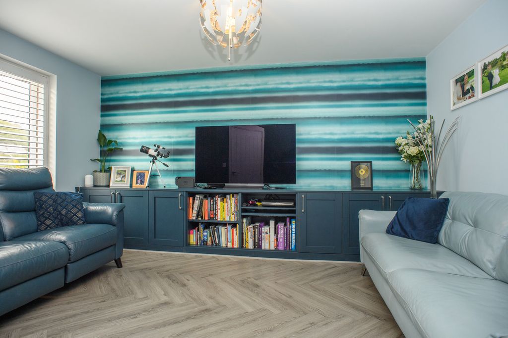 Property photo 2 of 19