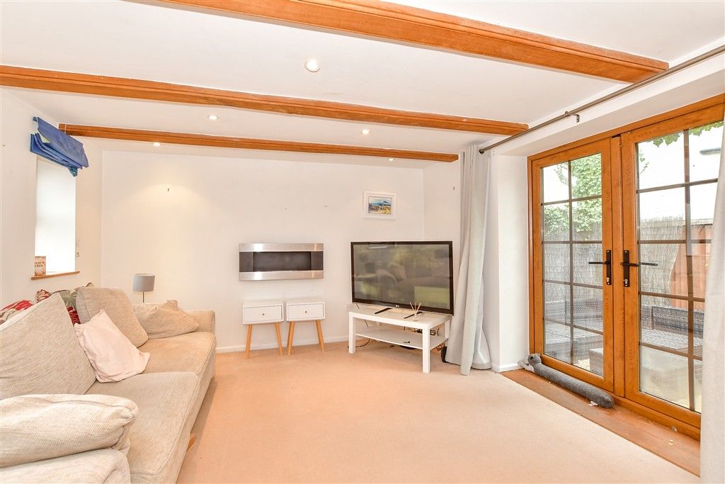 Property photo 2 of 11 Lounge