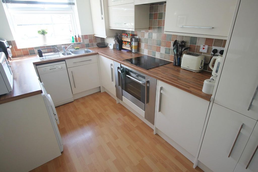 Property photo 2 of 6 Kitchen.Jpg