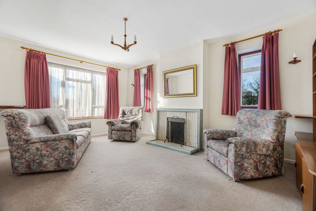 Property photo 2 of 34