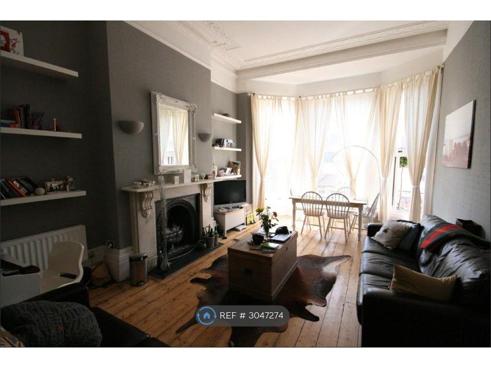 Property photo 1 of 12 Lounge