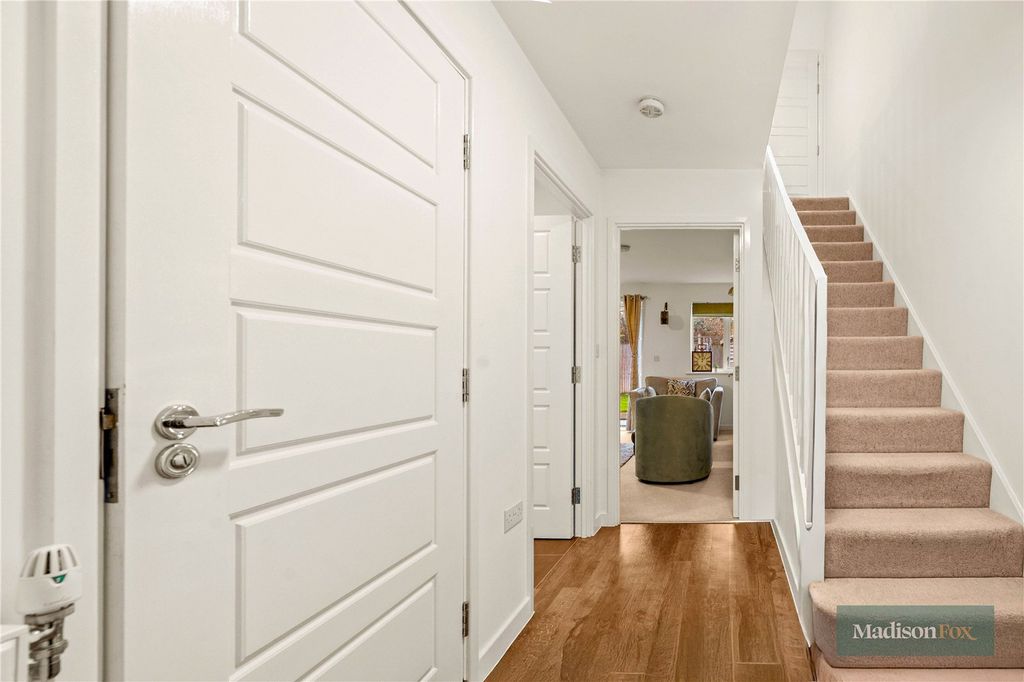 Property photo 2 of 20 Picture No. 23