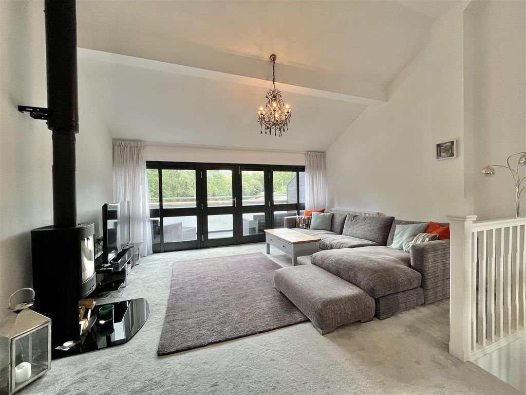 Property photo 2 of 21 Open Plan Living Room