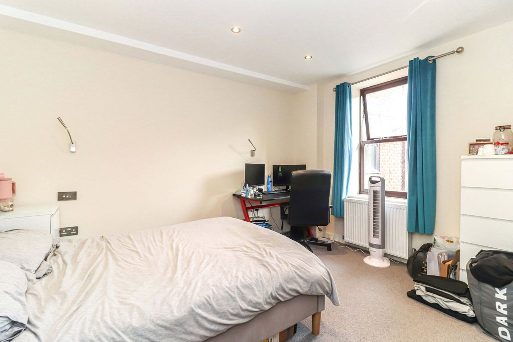 Additional image 7 of 2 bed flat for saleNashleigh Court, Severalls Avenue, Chesham HP5