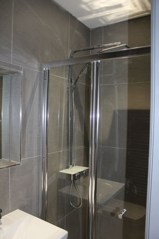 Property photo 1 of 12 Room 1 - Double Ensuite