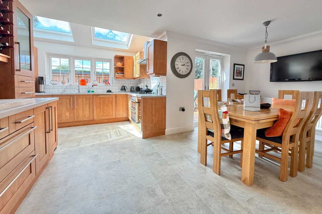 Property photo 2 of 18 Kitchen / Dining Room