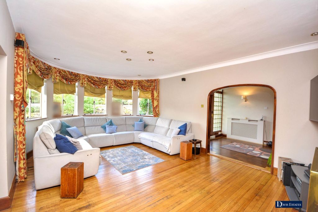 Property photo 2 of 11