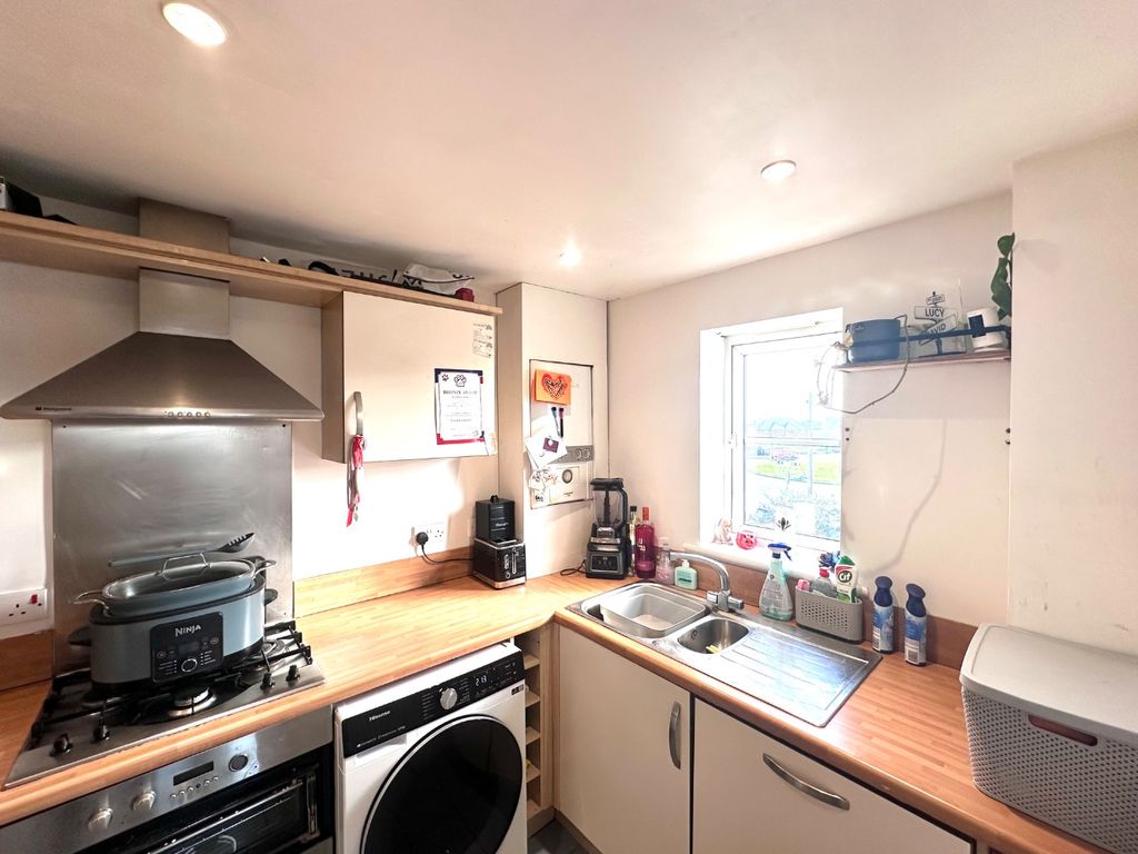 Property photo 3 of 7 4886823