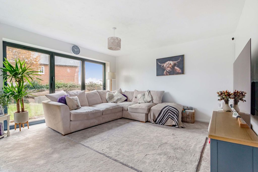 Property photo 3 of 21