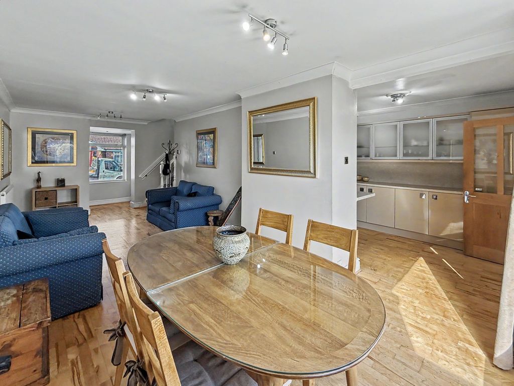 Property photo 3 of 37