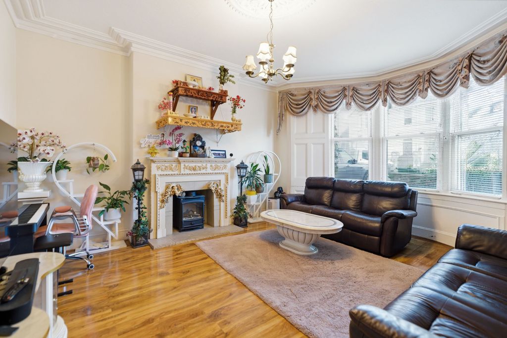 Property photo 3 of 42