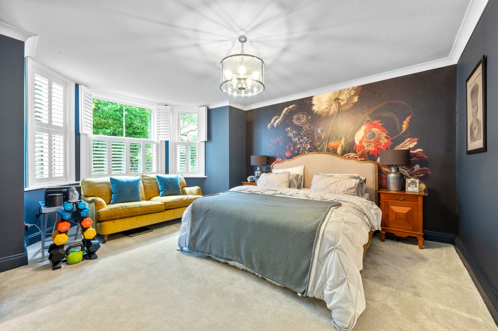 Property photo 3 of 11