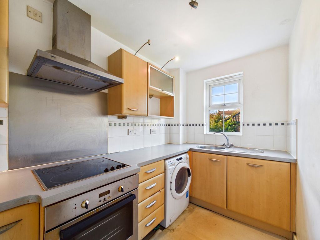 Property photo 2 of 10 Kitchen