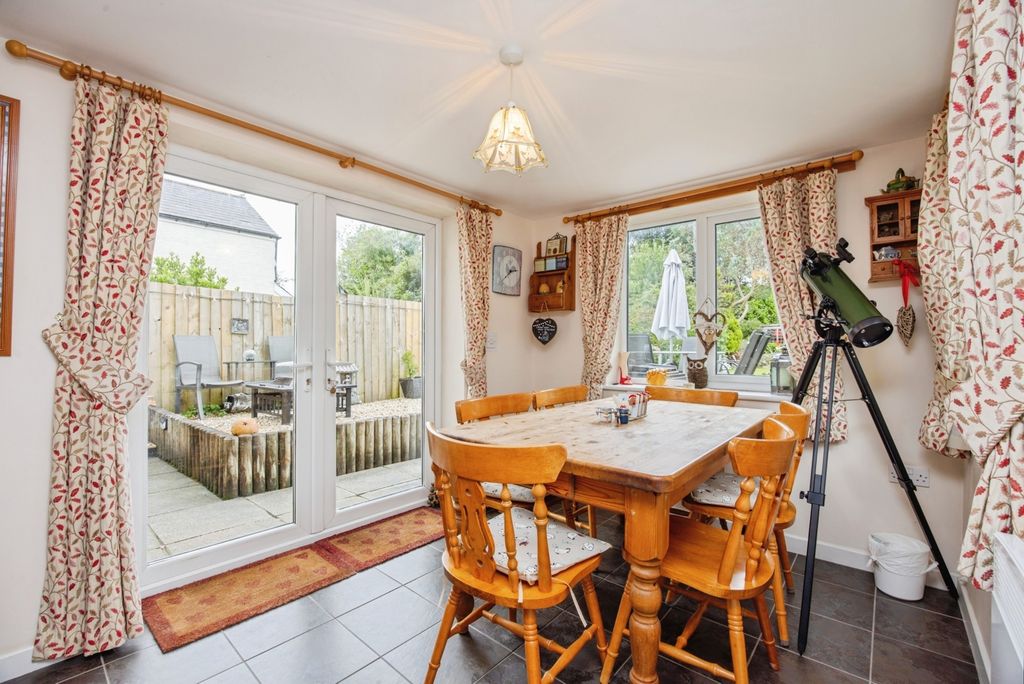 Property photo 2 of 17 Dining Room