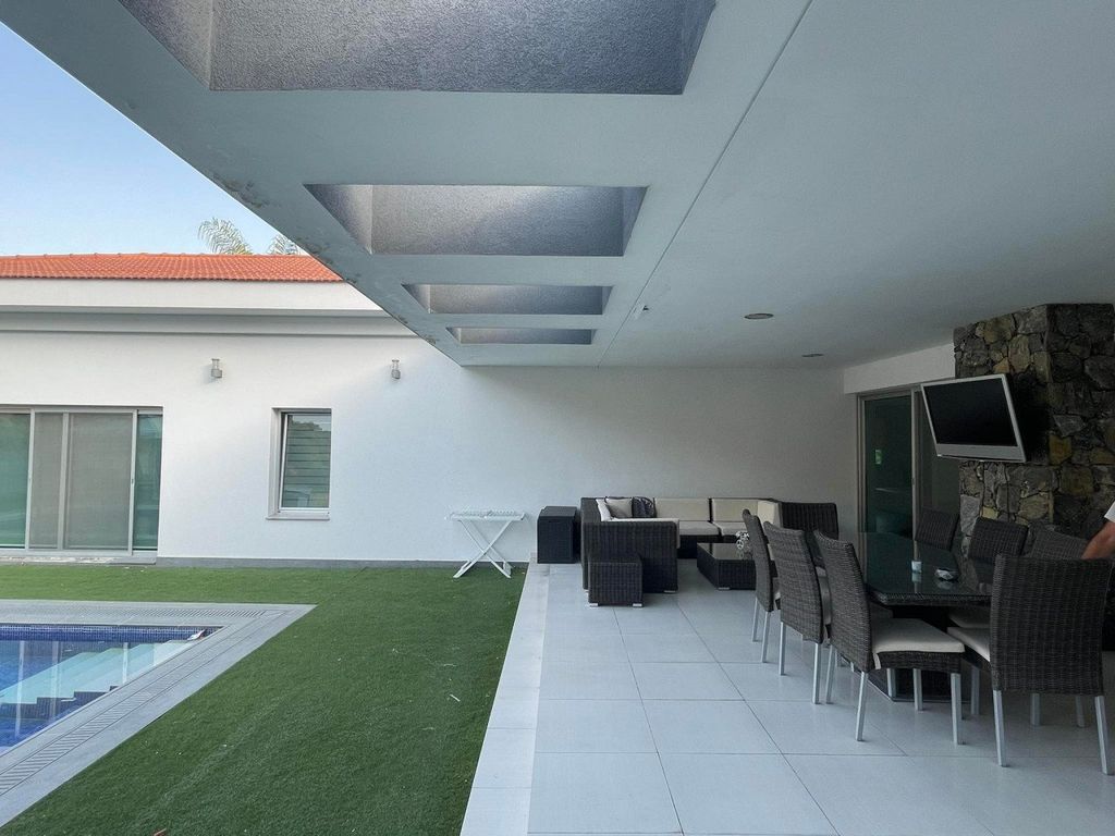 Property photo 3 of 19