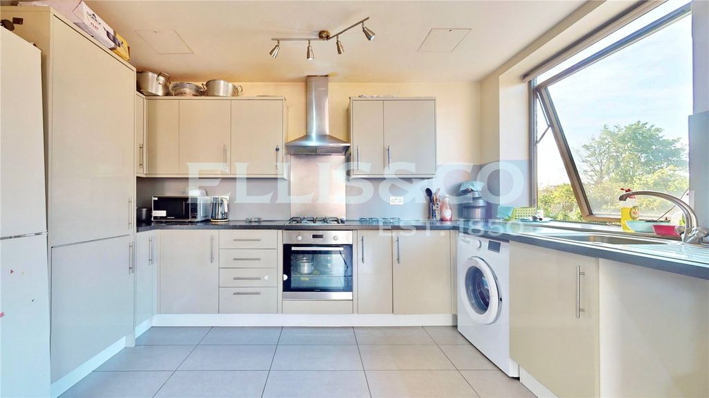 Property photo 3 of 10 Picture No. 22