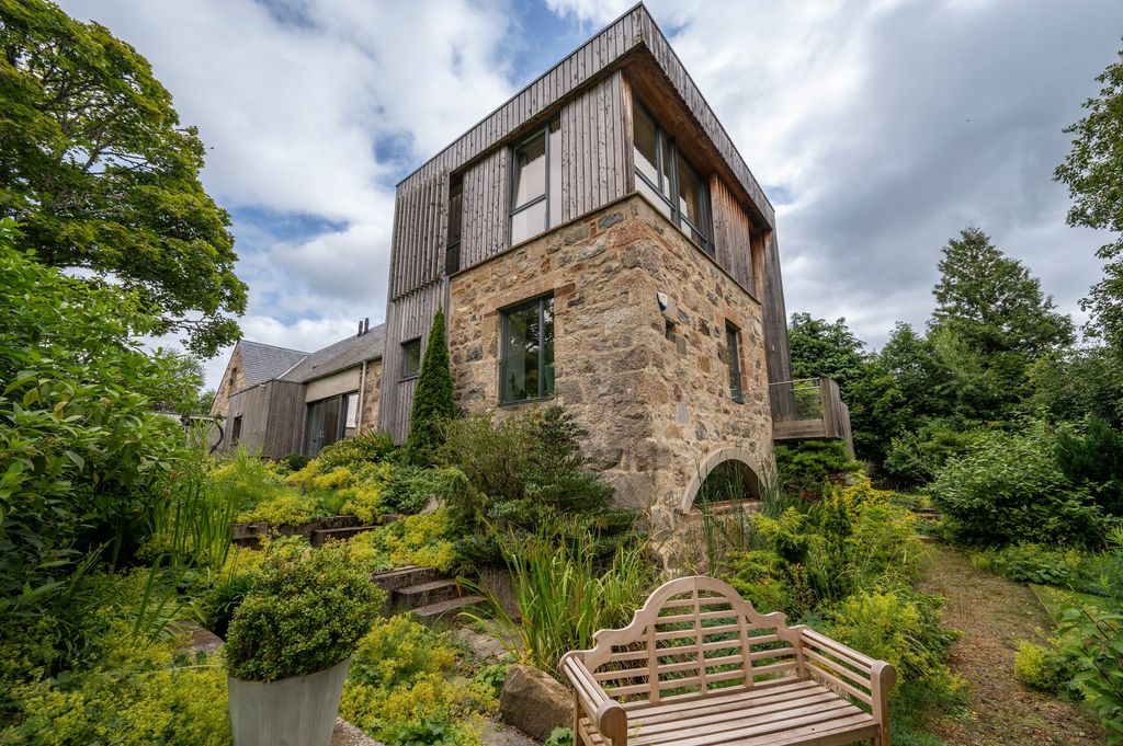 Property photo 1 of 33