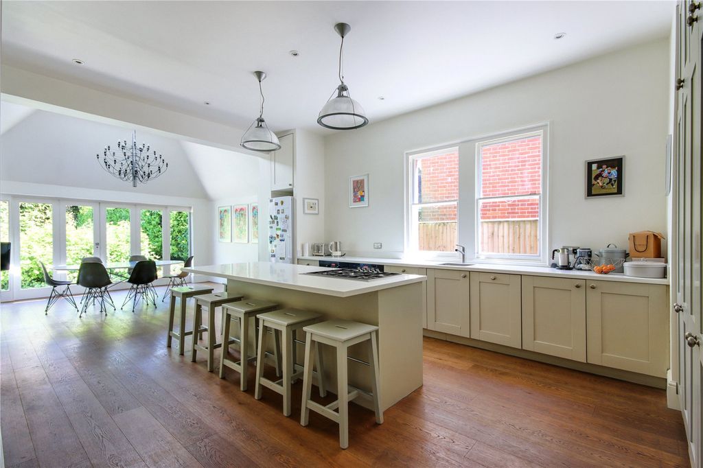 Property photo 3 of 14 Kitchen/Breakfast