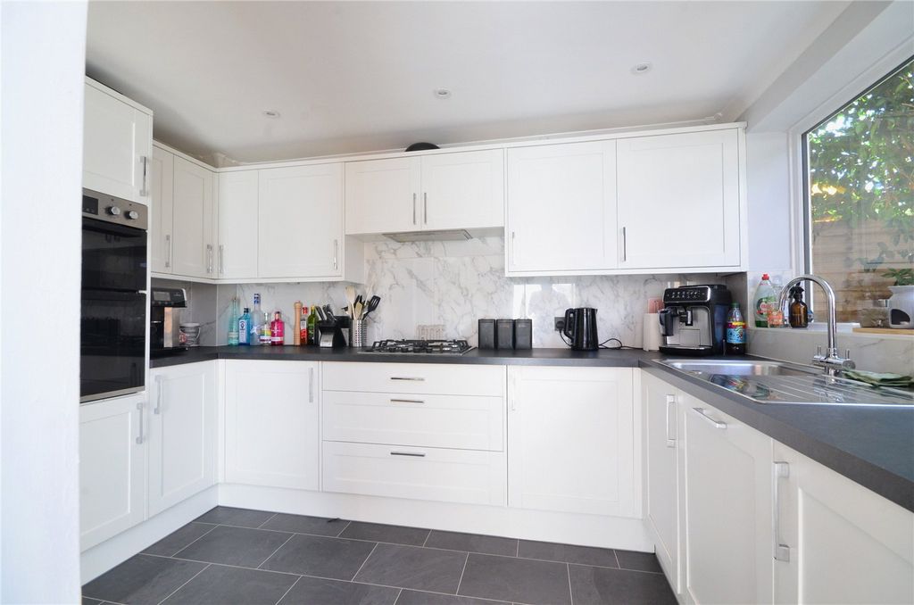 Property photo 3 of 20 Kitchen
