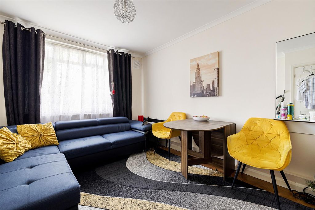 Property photo 2 of 8