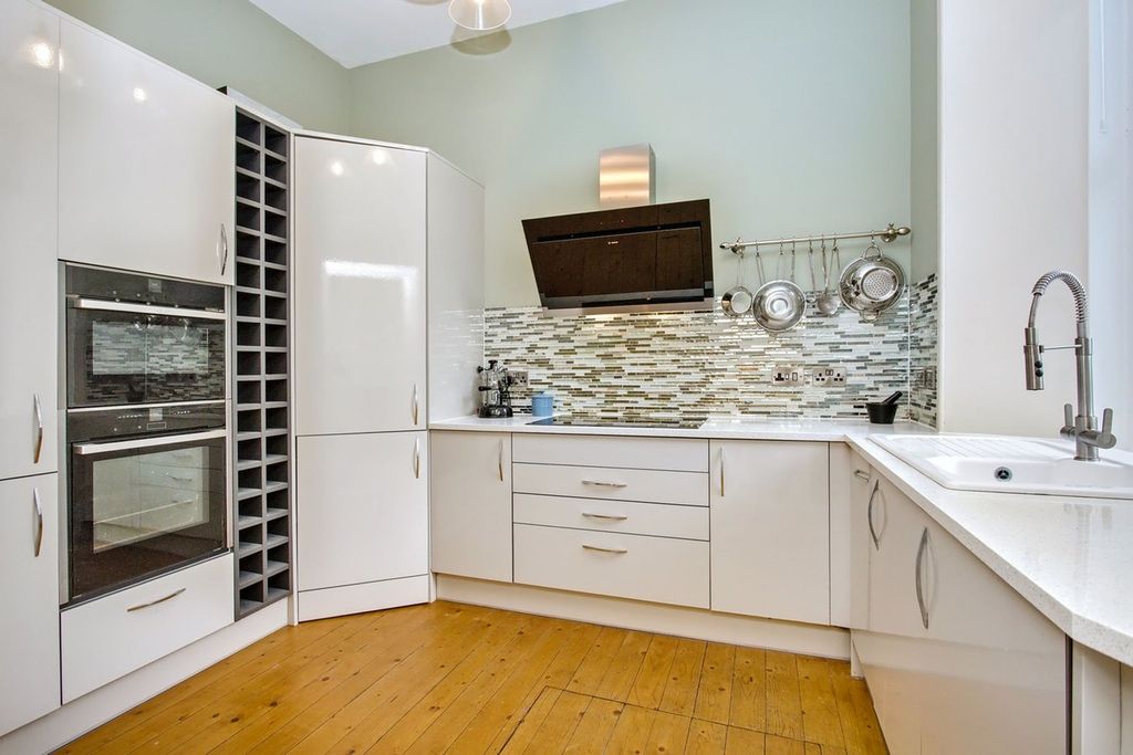 Property photo 2 of 21