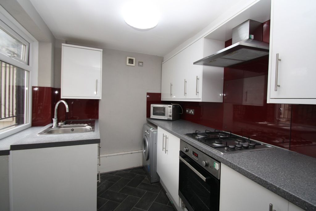 Property photo 2 of 13 3987501