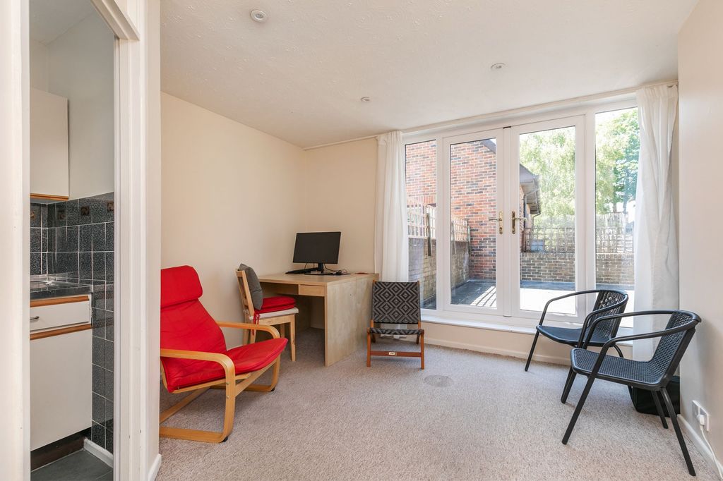 Property photo 2 of 7