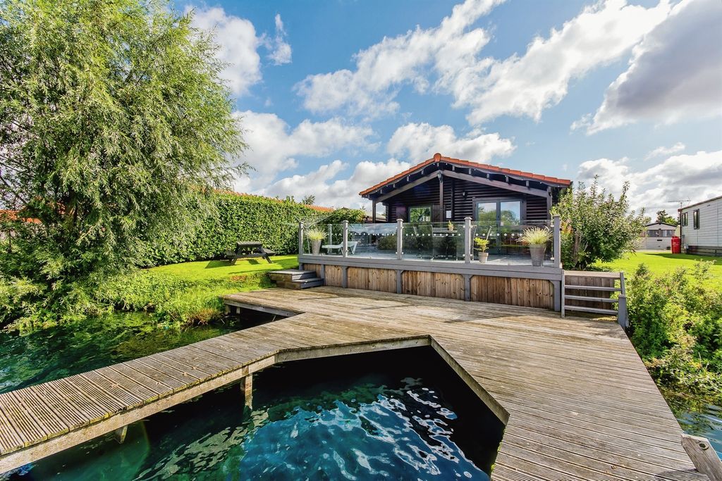 Property photo 1 of 15 Outside