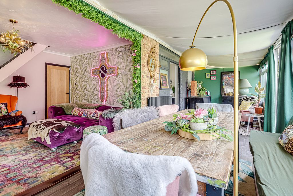 Property photo 2 of 26