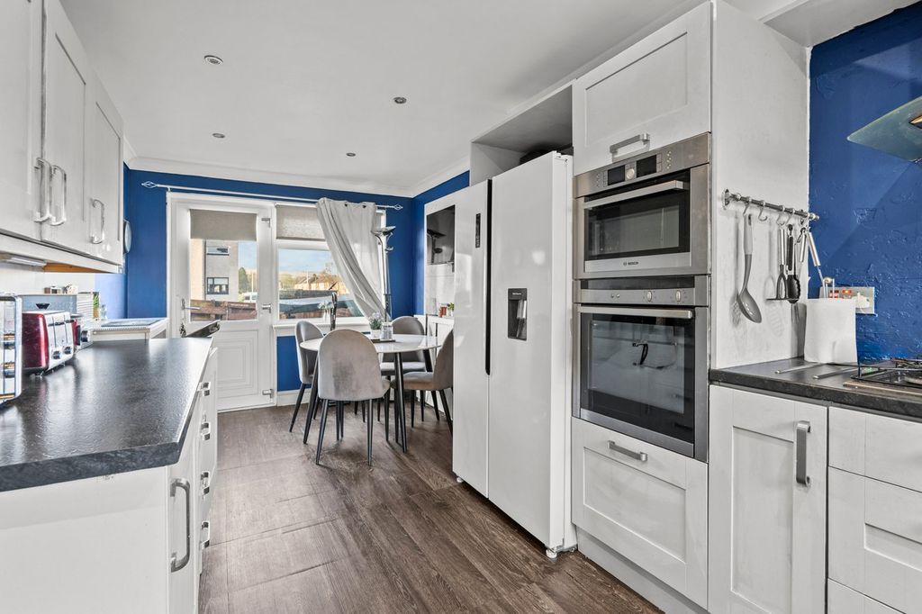 Property photo 2 of 26