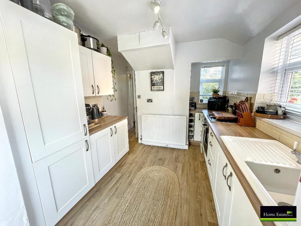 Property photo 3 of 19 Kitchen
