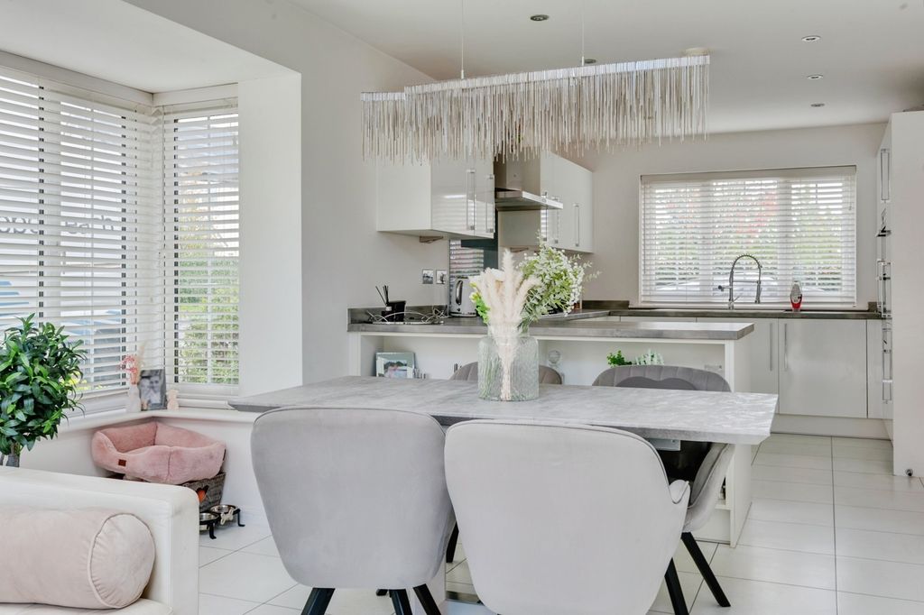 Property photo 3 of 25 Pbox-Img.Jpg