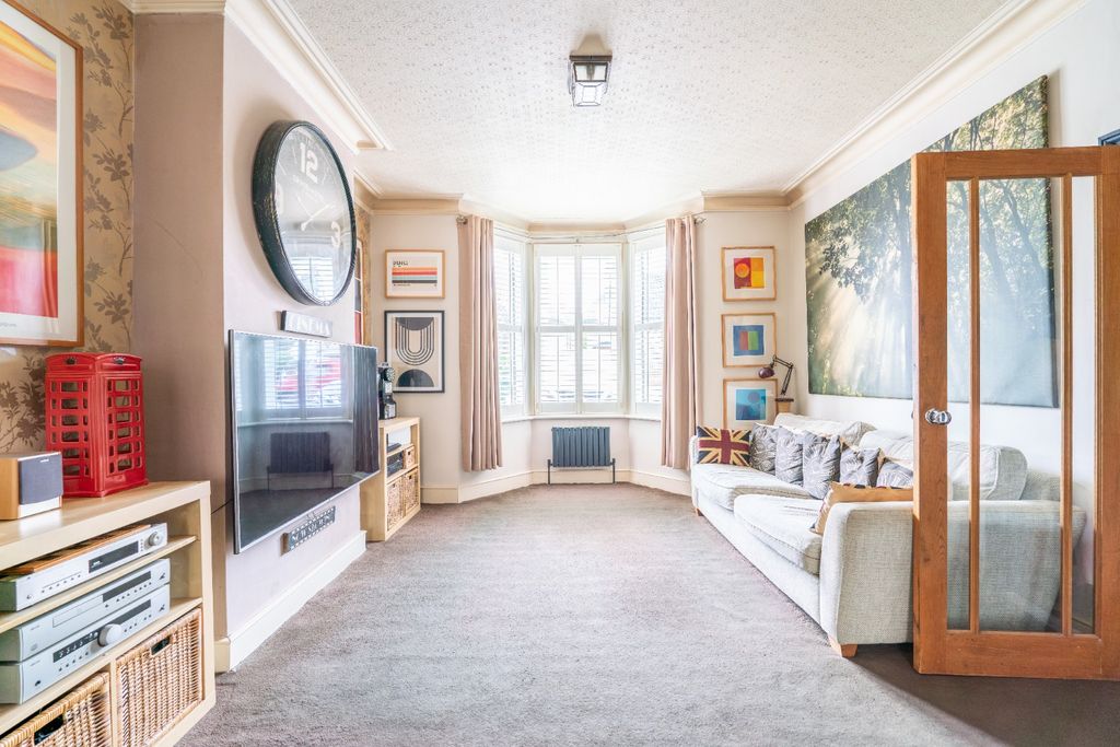 Property photo 2 of 18 4365574
