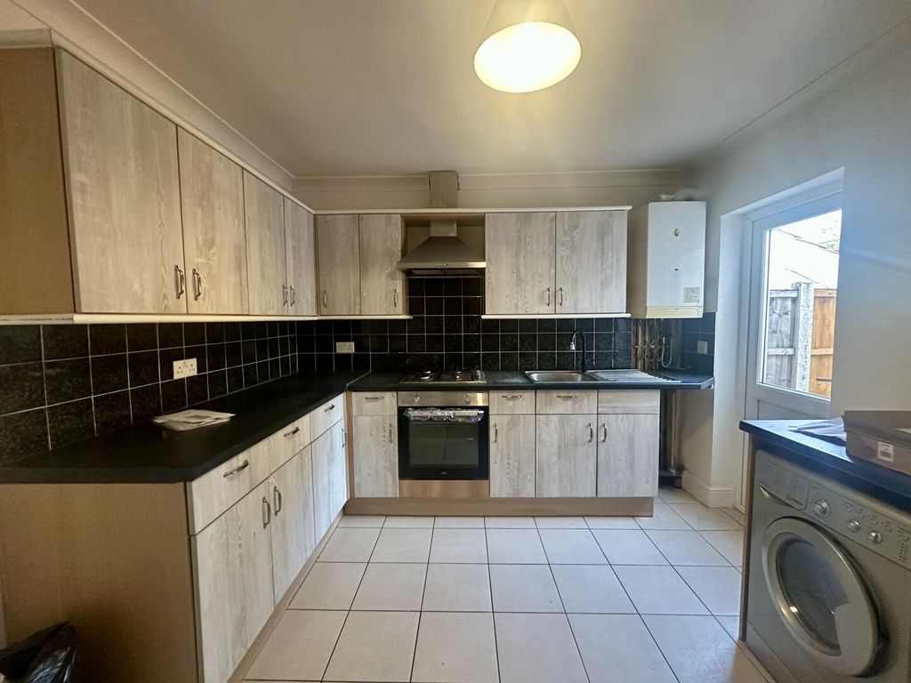 Property photo 1 of 11 Kitchen