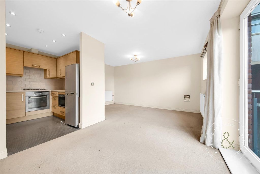 Property photo 3 of 17 Clive-Hall-Court-08.Jpg