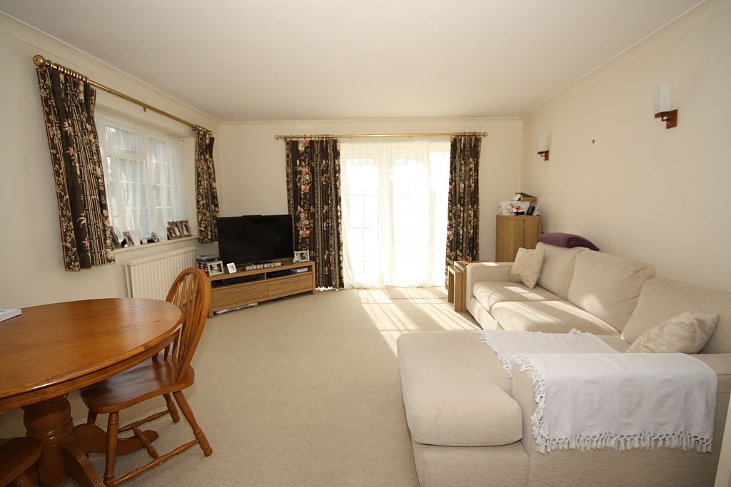 Property photo 2 of 5 Lounge