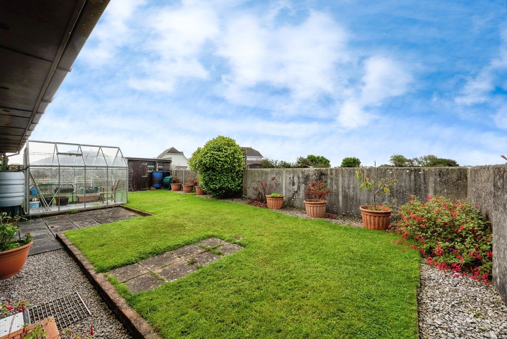 Property photo 3 of 17 Photo